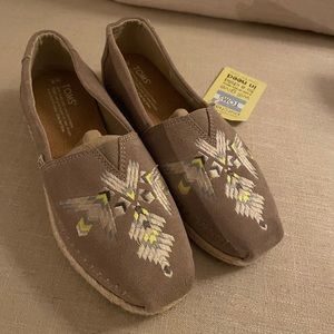 TOMS women’s Apargatas, NWT, size 8